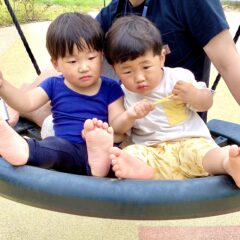 2歳3ヶ月の双子男児、身長・体重を計測しました
