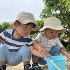 2歳4ヶ月の双子男児、身長・体重を計測しました