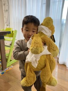 2歳　おうち遊び　ミイラごっこ　バムケロシリーズ