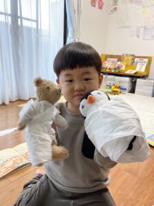 2歳　おうち遊び　バムケロシリーズ　ミイラごっこ